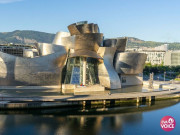Guggenheim Bilbao – bảo tàng với kiến trúc tựa như một tấm điêu khắc khổng lồ