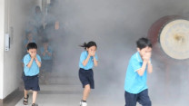 Hơn 900 học sinh tiểu học thực hành kỹ năng thoát nạn khi có cháy