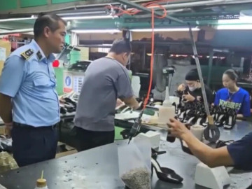 Cận cảnh dây chuyền sản xuất gần 50.000 đôi giày giả nhãn hiệu trị giá hơn 100 tỷ đồng