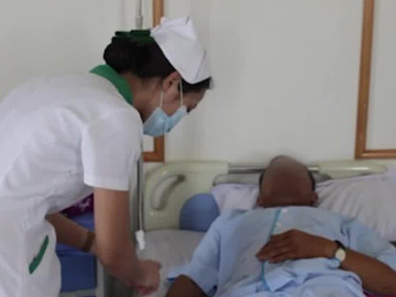 Người đàn ông 40 tuổi nhồi máu cơ tim, suýt chết vì thói quen ăn mì gói đêm khuya