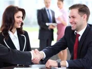 10 bí quyết giao tiếp giúp bạn nói chuyện khéo léo, được tôn trọng mà không cần 'nói hay'