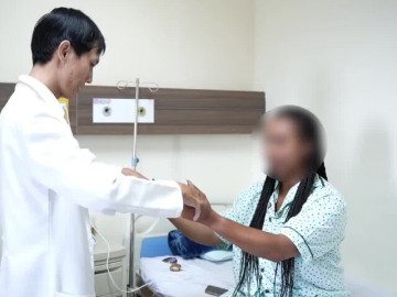Đột quỵ suýt tử vong, nữ du khách Mỹ được các bác sĩ Việt Nam cứu sống