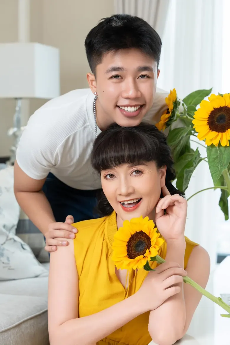 Ban đầu, Long Vũ rất mong được đóng vai mẹ con với nghệ sĩ Vân Dung.