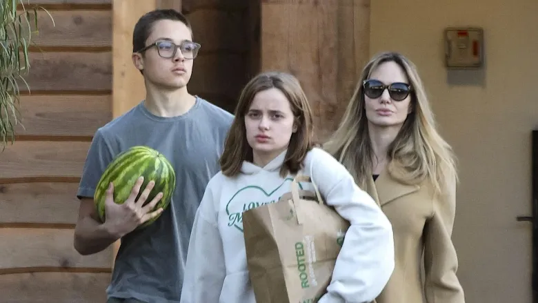 Angelina Jolie tin rằng các con ủng hộ mẹ theo đuổi đam mê xê dịch của mình.