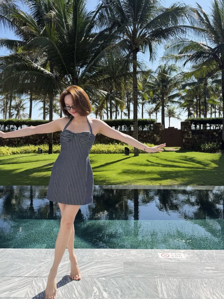 Ảnh tuổi thơ khó nhận ra của amp;#34;mỹ nhân trăm tỷamp;#34; showbiz Việt, giờ được đề cử gương mặt đẹp nhất thế giới - 17
