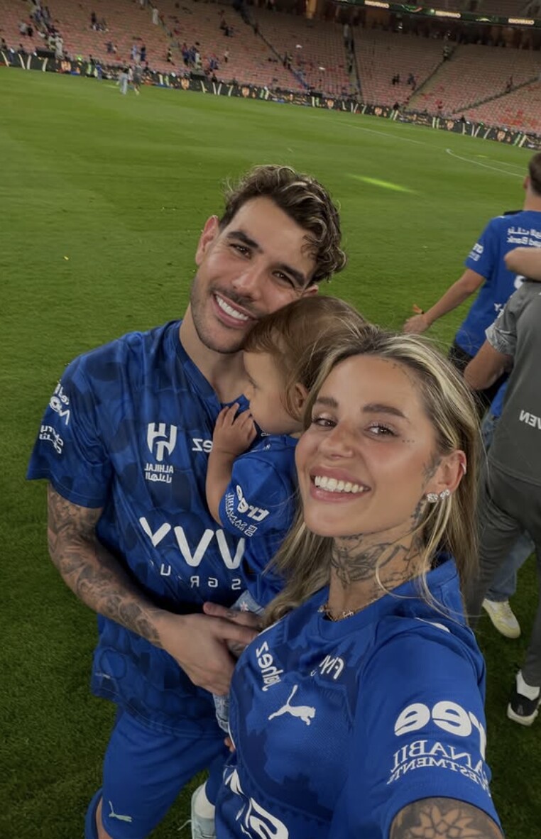 Theo Hernandez có hậu phương vững chắc là cô bạn gái lâu năm - Zoe Cristofoli.