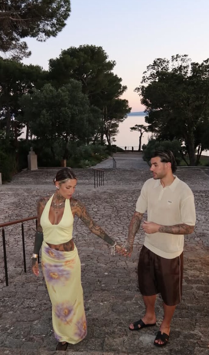 Theo Hernandez và Zoe Cristofoli gặp gỡ vào mùa hè năm 2020.