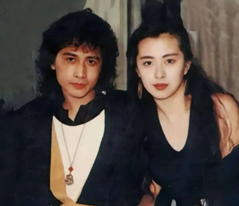 Đến năm 1996, Vương Tổ Hiền và bạn trai cũ Tề Tần gương vỡ lại lành.