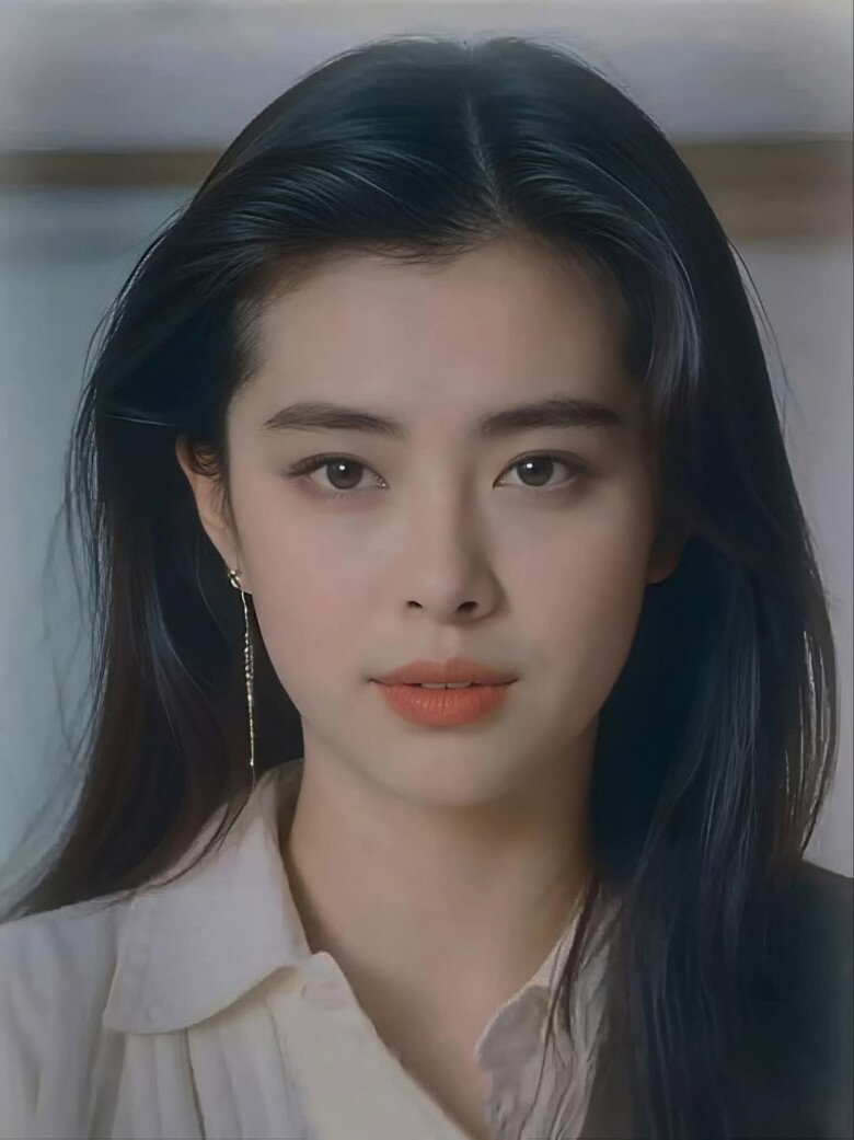 Vương Tổ Hiền ra mắt màn ảnh rộng với tư cách diễn viên vào năm 1984, khi mới 17 tuổi.