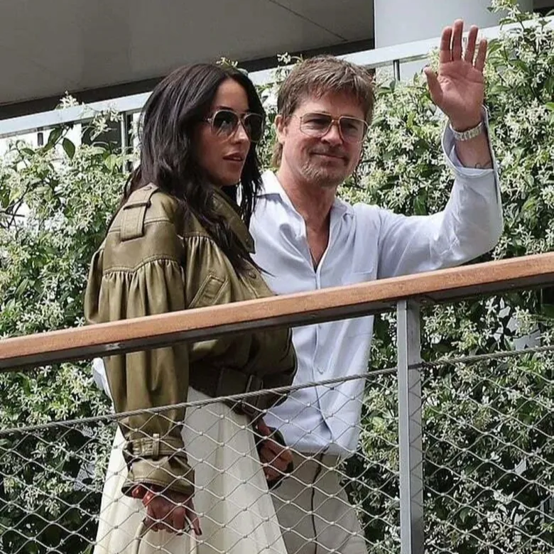 Brad Pitt vẫn thường xuyên xuất hiện tình tứ bên bạn gái - Ines de Ramon.
