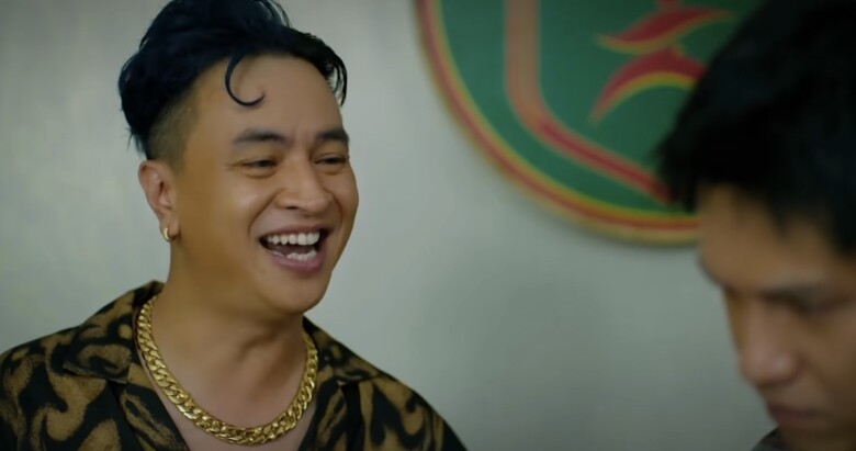 Lý Chí Huy chiếm cảm tình nhờ nét hóm hỉnh, thoại toàn câu chất lừ.