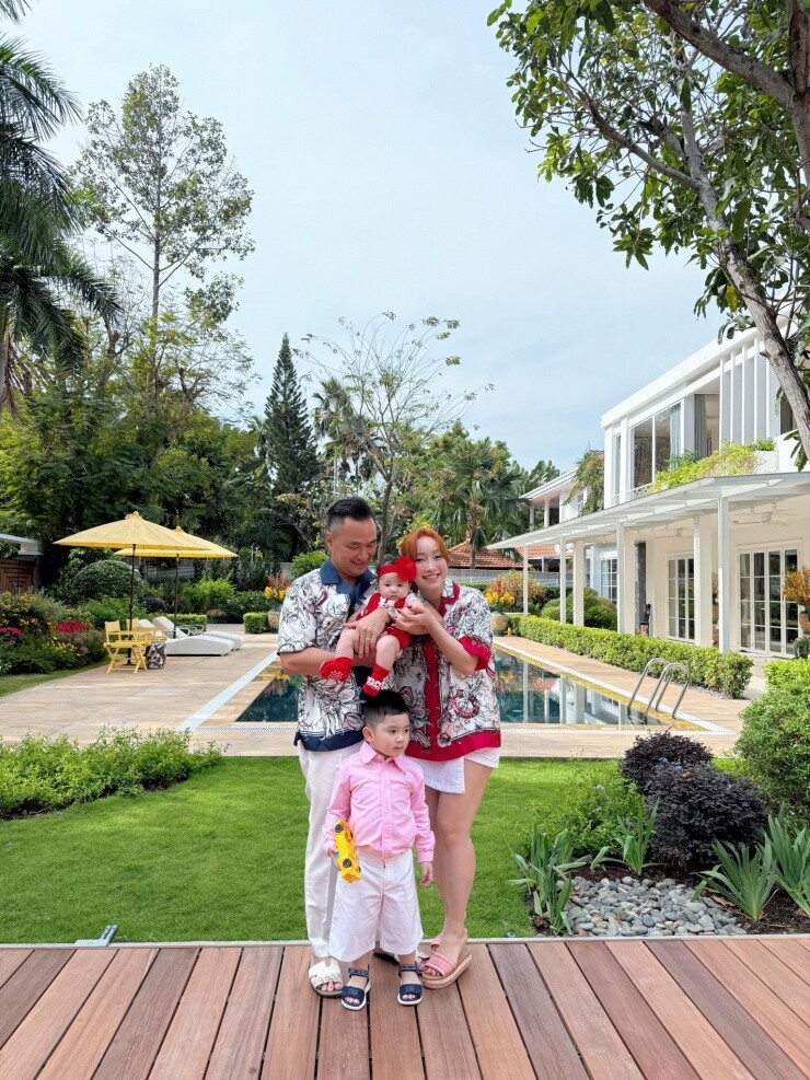 Chi Bảo sống trong biệt thự rộng thênh thang.