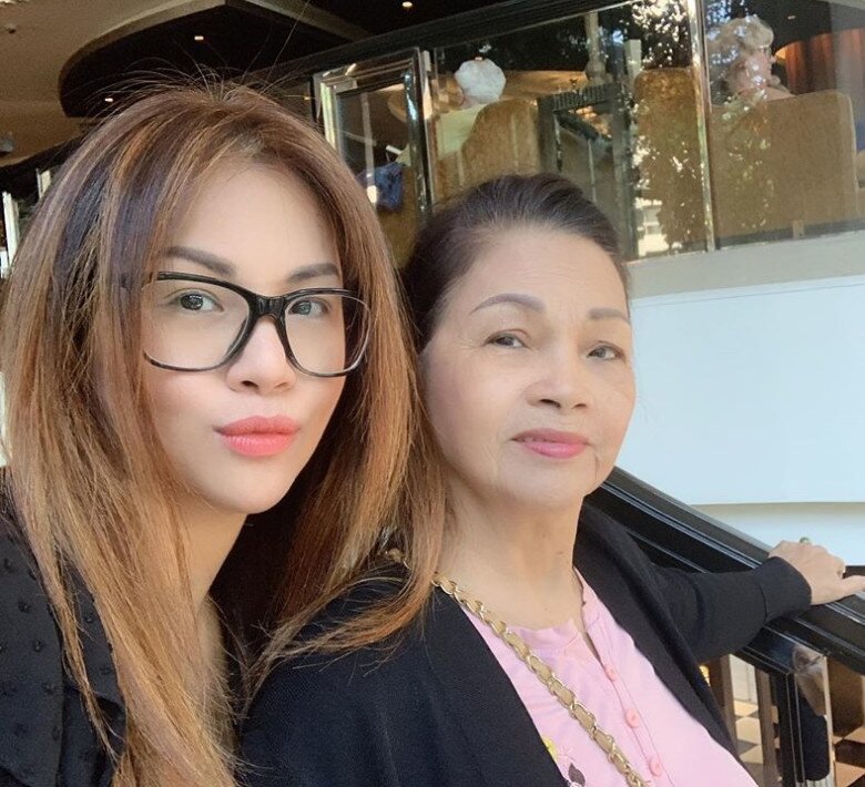 Qua lời kể của Minh Tuyết, bố mẹ cô đã rất cực khổ để nuôi một gia đình đông con.