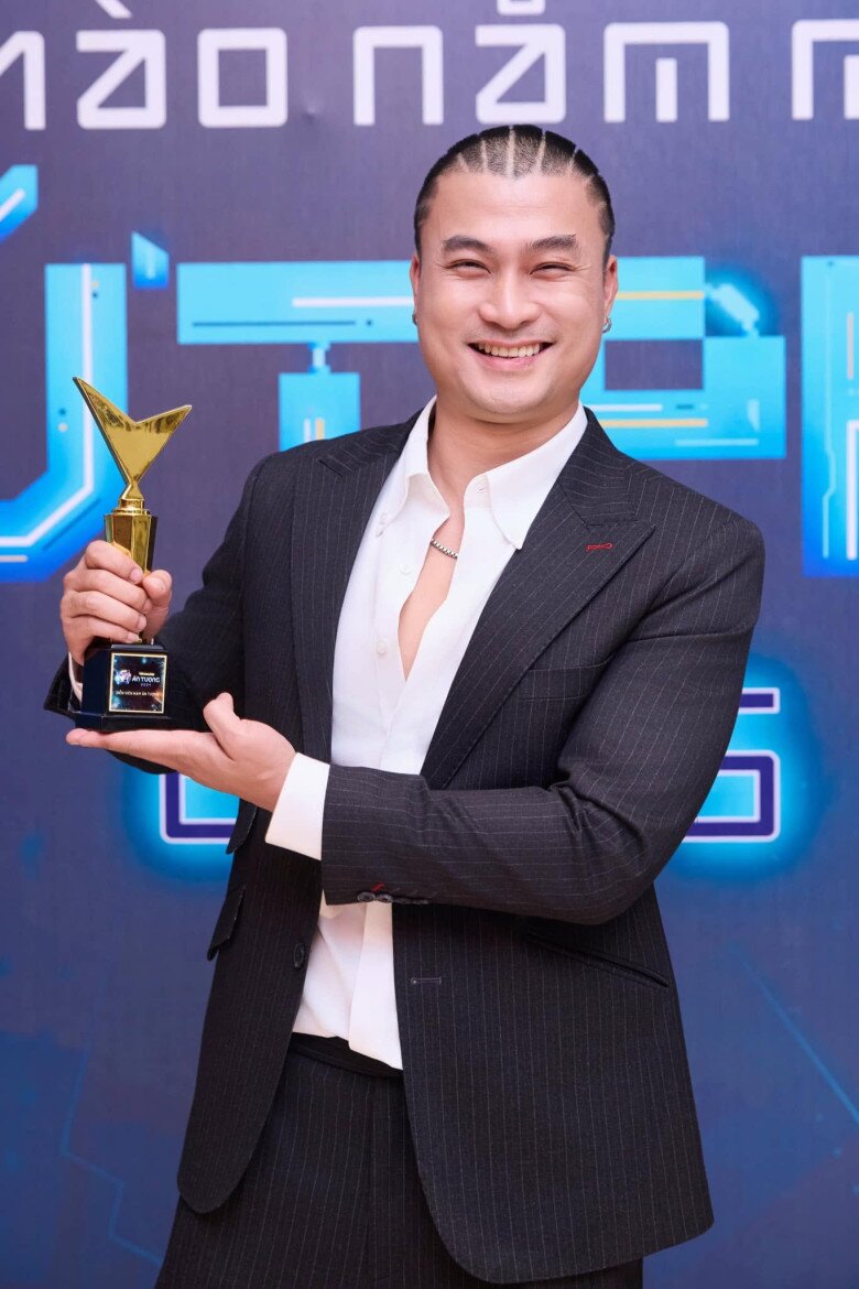 Duy Hưng là gương mặt đình đám trên sóng giờ vàng VTV.