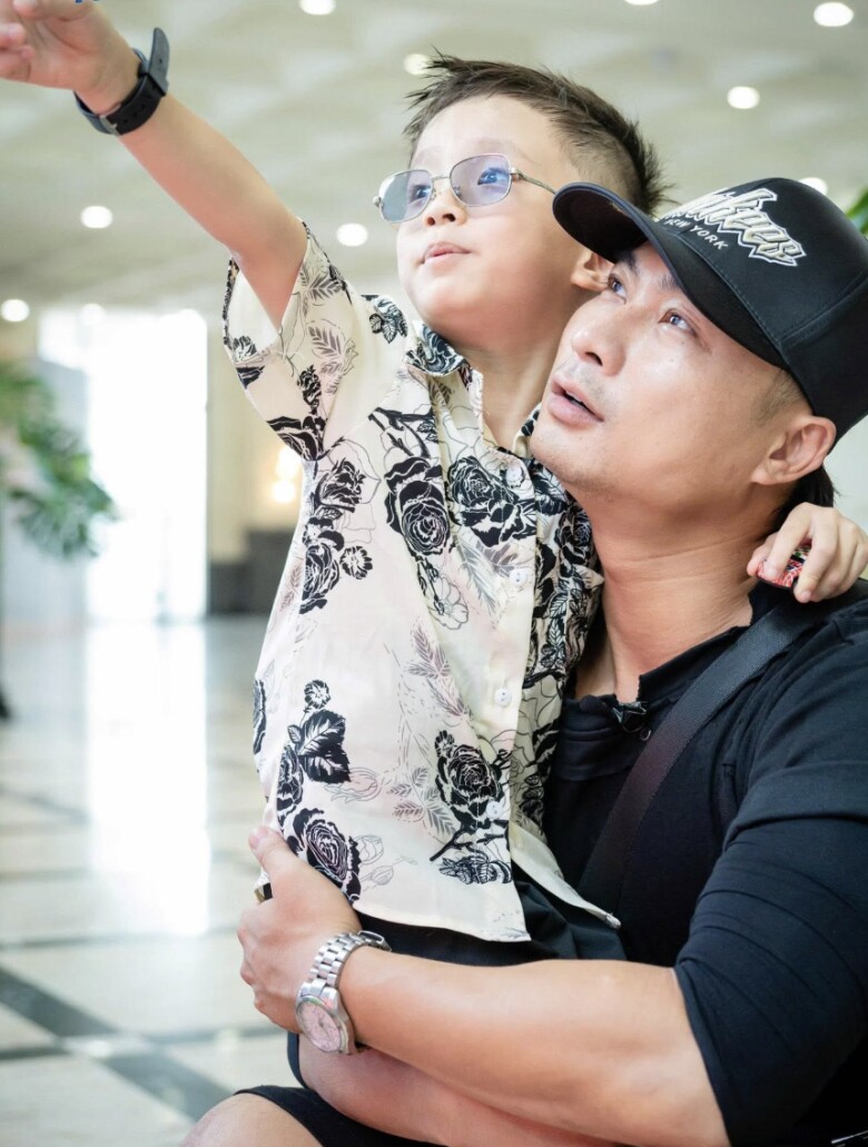 Ngoài đời, Duy Hưng đã là ông bố một con.