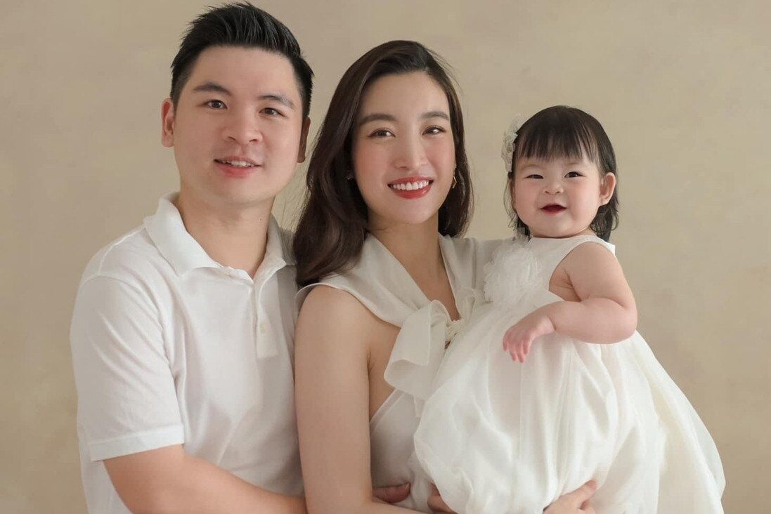 Cặp đôi có cô con gái đầu lòng đáng yêu.