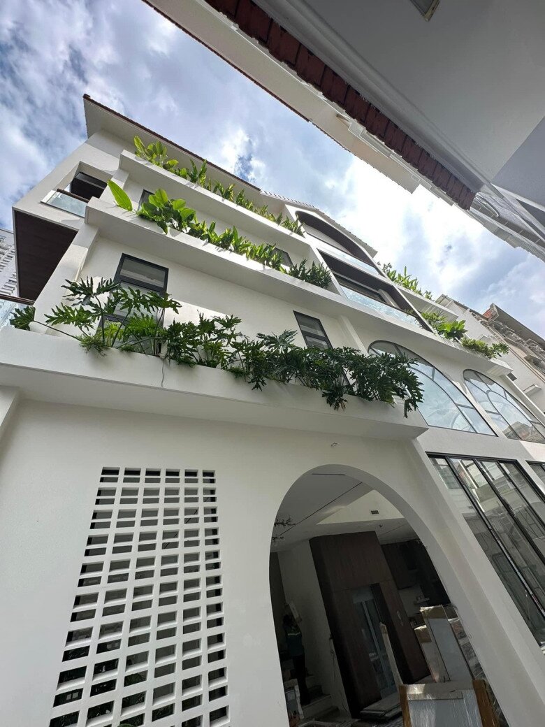 Cơ ngơi sinh sống của gia đình Vân Trang là biệt thự 1.000 m² tại TP.HCM.