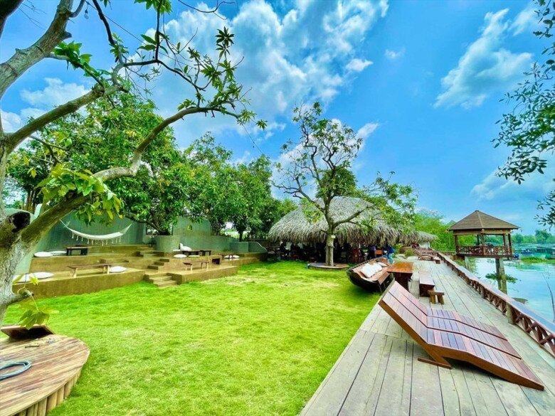 Cô bé miền Tây nhà nghèo từ nhỏ xinh như công chúa, nay là bà chủ khu đất 50.000m2 cùng biệt thự đắt giá - 15