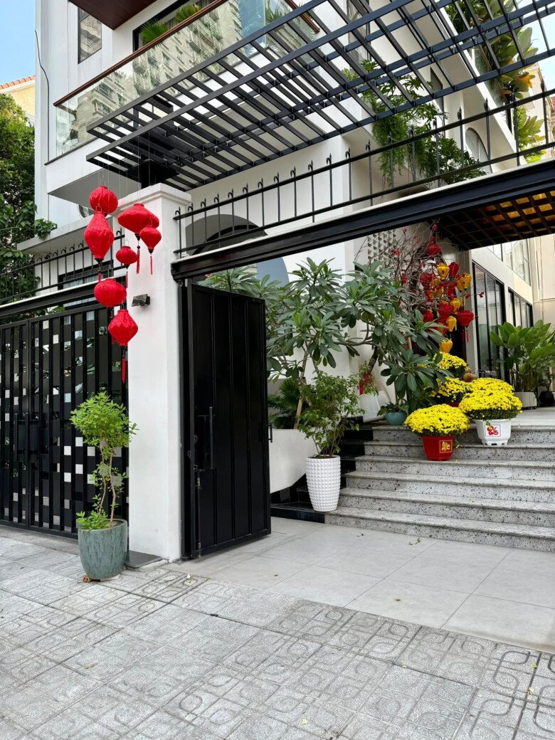 Cô bé miền Tây nhà nghèo từ nhỏ xinh như công chúa, nay là bà chủ khu đất 50.000m2 cùng biệt thự đắt giá - 12
