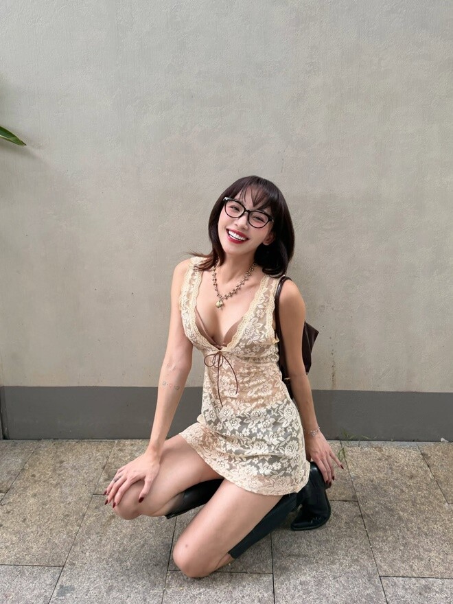 Cô bé nổi tiếng năm 13 tuổi lớn lên học giỏi vào trường Y, giờ là mỹ nhân nóng bỏng mặc bạo nhất nhì showbiz Việt - 15