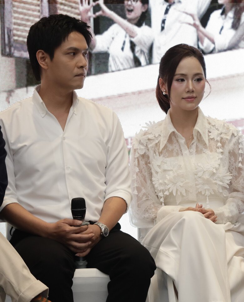 Tô Dũng và Minh Thu tại họp báo phim.