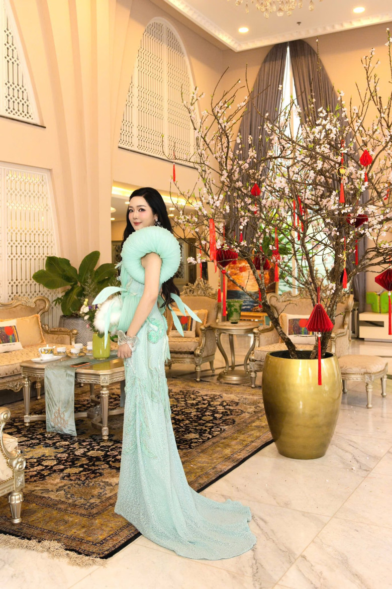 Chị sở hữu căn biệt thự rộng hơn 1.000m2 sang trọng, nguy nga như cung điện tại TP.HCM.