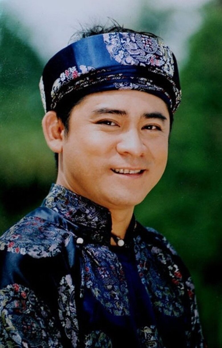 Huỳnh Anh Tuấn vào vai Vua Bảo Đại.