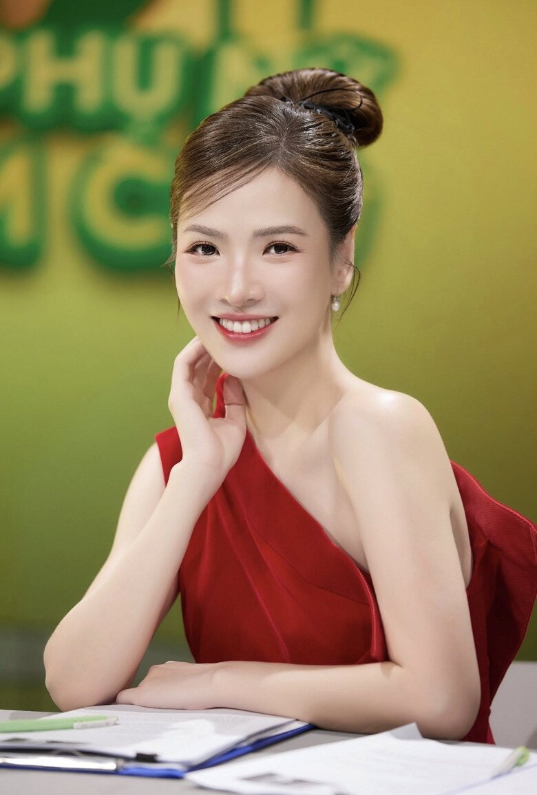 Đan Lê được công chúng biết tới lần đầu qua vai trò người dẫn chương trình.