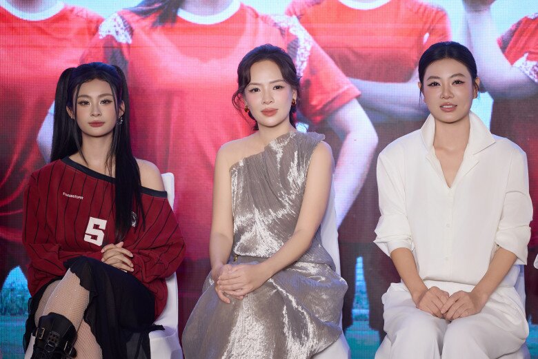 Dàn diễn viên nữ trong phim đều phải trải qua quá trình rèn luyện cường độ cao dưới thời tiết nắng nóng.