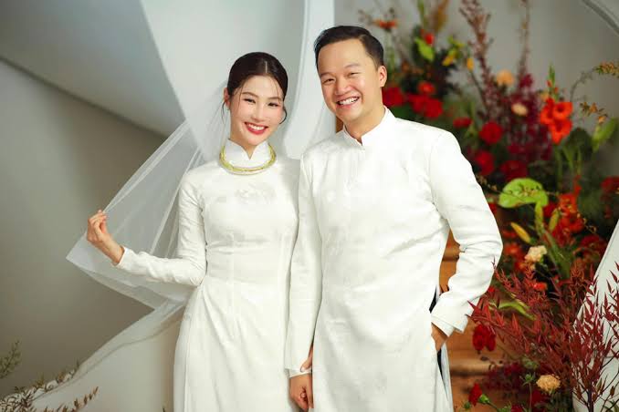 Cuối năm 2023, Diễm My 9X chính thức lên xe hoa với doanh nhân Vinh Nguyễn sau 7 năm gắn bó.