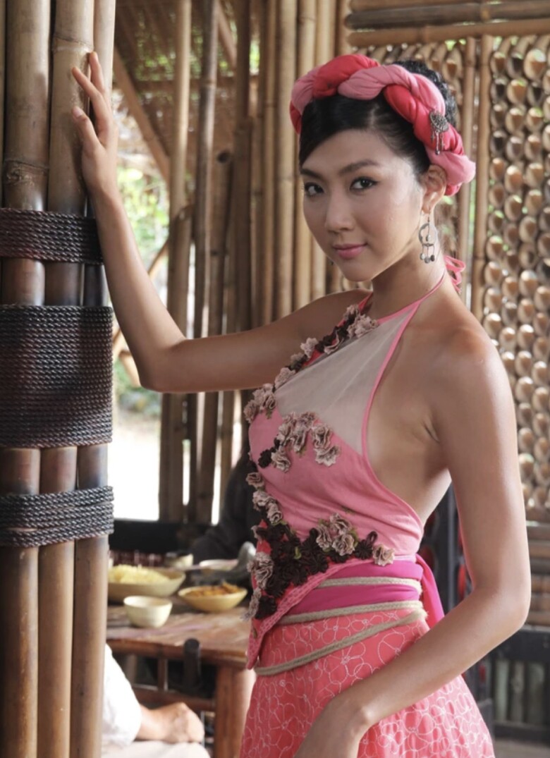 Ngọc Quyên hóa thân thành Đào Thị, một sát thủ sắc sảo, quyến rũ và đầy cá tính.