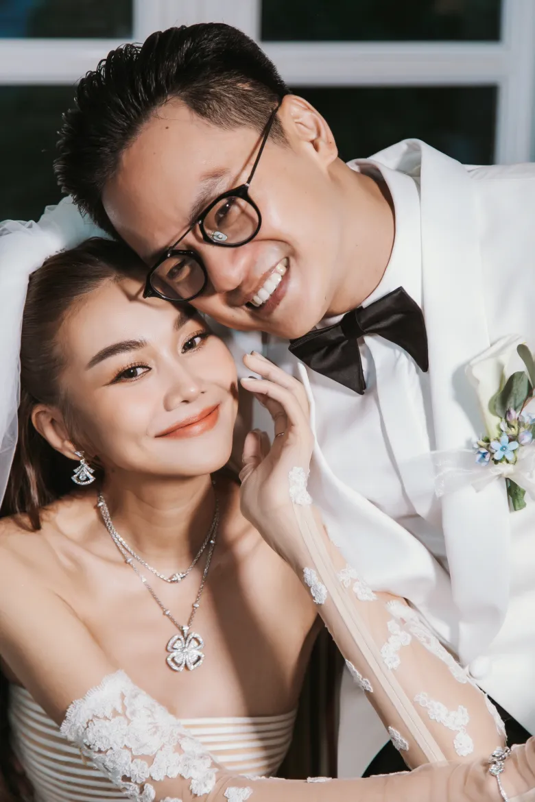 Ông xã của cô là nhạc trưởng Trần Nhật Minh.