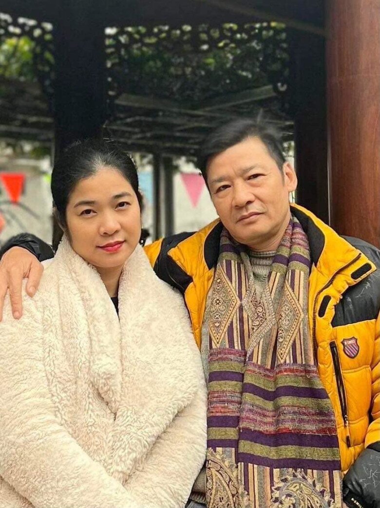 Đằng sau thành công của Vua bãi rác là bà xã Phùng Lan Anh.