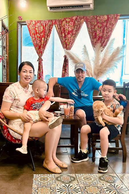 NSƯT Hồ Phong chia sẻ mọi chuyện với vợ, đi đâu làm gì cũng thông báo rõ ràng.