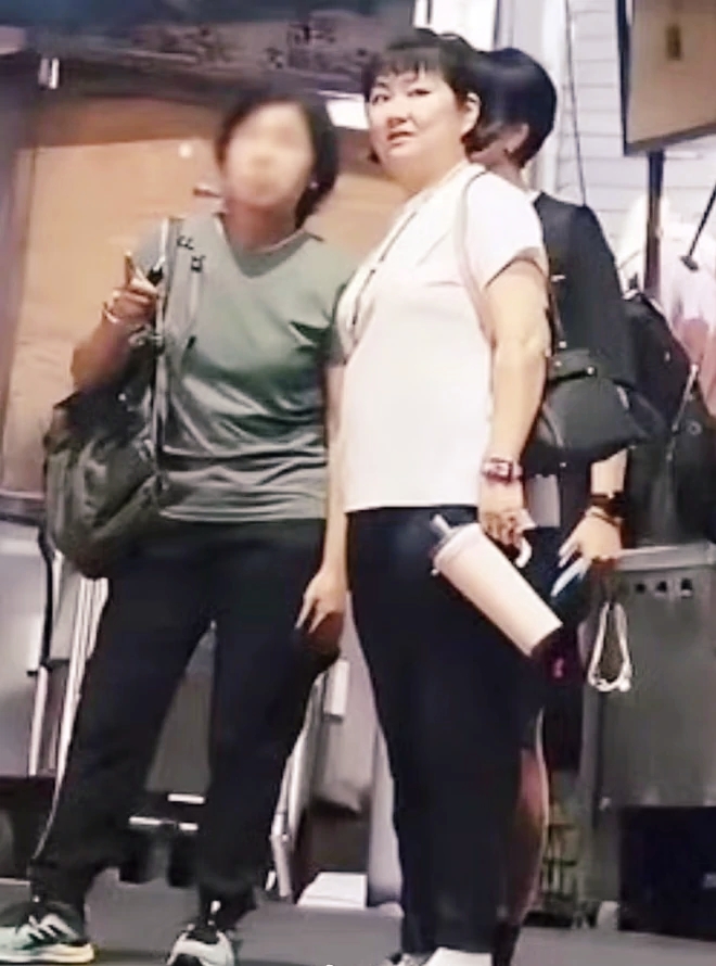 Không còn hào quang ngôi sao, Selina giờ là một mẹ bỉm bình thường.