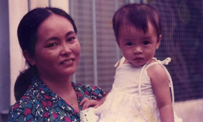 Mẹ cô từng là một ca sĩ opera.