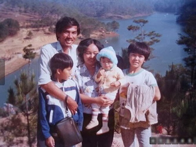 Tăng Thanh Hà ngày bé bên gia đình.