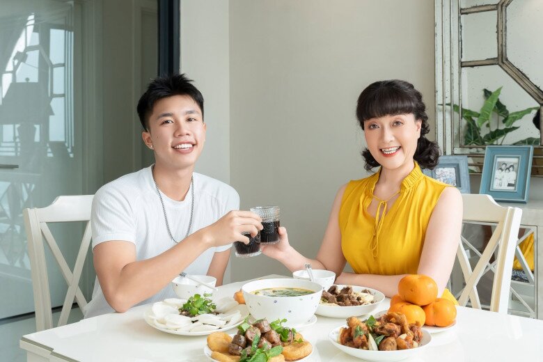 Ban đầu, Long Vũ đã thống nhất với mẹ là sẽ theo học Quản trị Kinh doanh.
