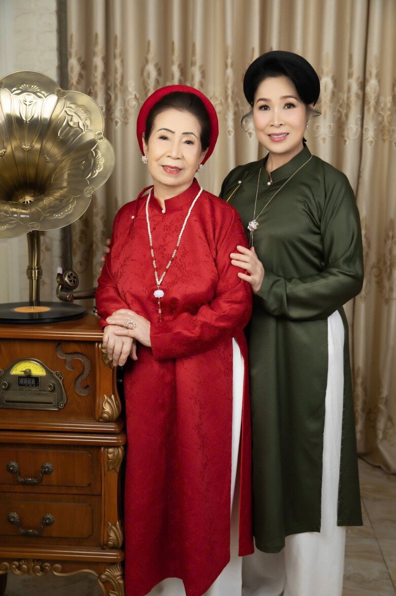 Bà khiến con cháu ngưỡng mộ vì sự minh mẫn, hoạt bát.