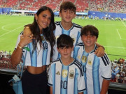 Giải trí - Vợ Messi gây sốt sau màn lội ngược dòng của Argentina: Từ cô bạn thuở nhỏ đến "nữ thần may mắn" luôn đồng hành cùng El Pulga