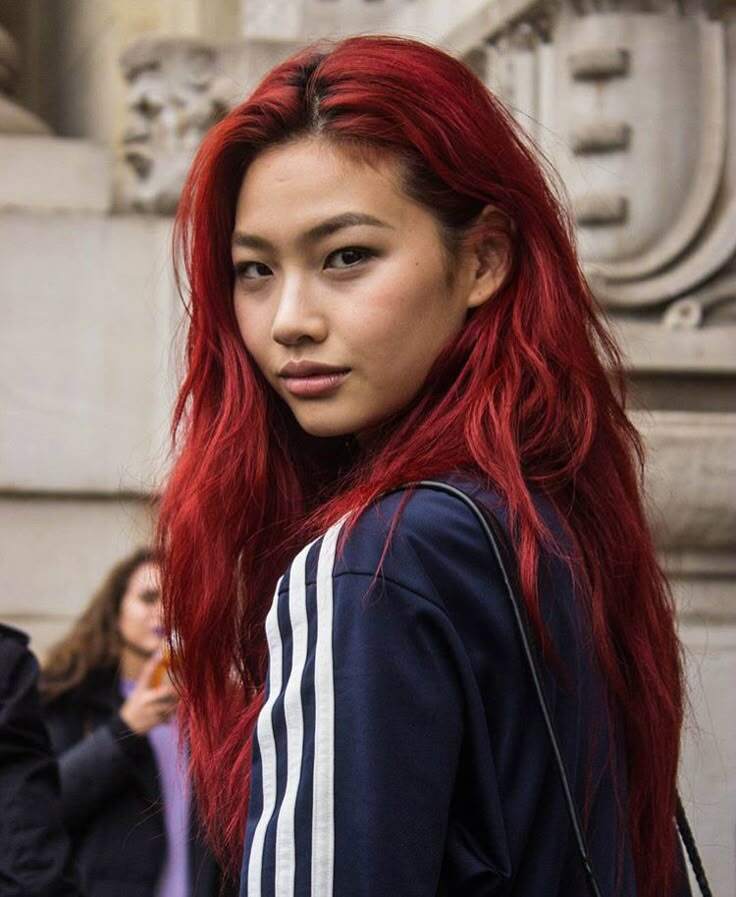 Sinh năm 1994, cô khởi đầu với nghề người mẫu và từng giành vị trí á quân Korea’s Next Top Model.