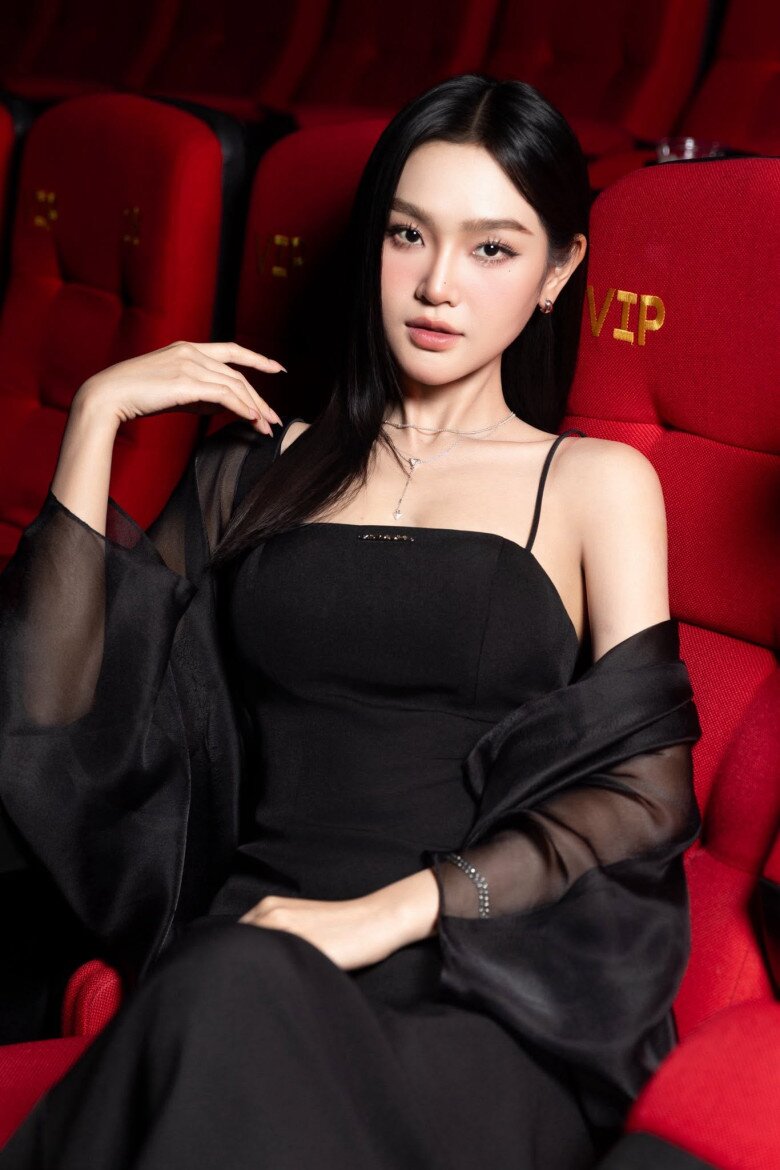 Cù Thị Trà chạm ngõ điện ảnh với bộ phim kết hợp Việt Hàn - Tay Anh Giữ Một Vì Sao.