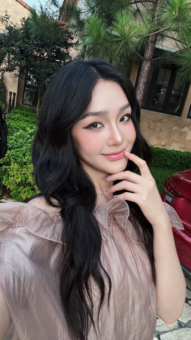 Cù Thị Trà bước vào giới giải trí với vai trò người mẫu tự do.