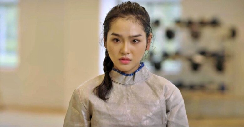 Cô từng vào vai Đông - một vận động viên đấu kiếm, mạnh mẽ và cá tính.