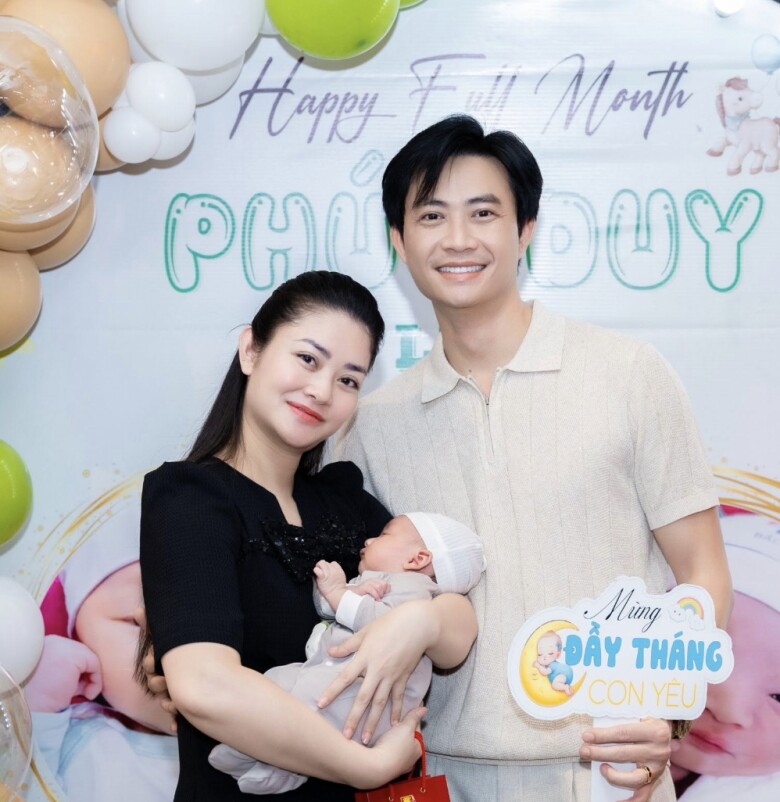 Bà xã Tiến Lộc luôn thấu hiểu cho công việc của chồng.