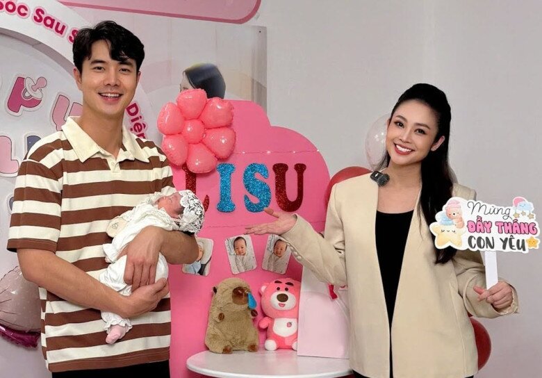 Bé Lisu chào đời vào sáng sớm 20/12/2025. Đây chính là trái ngọt sau nhiều năm gắn bó và kiên trì mong mỏi đón thành viên mới của vợ chồng Phùng Đức Hiếu.