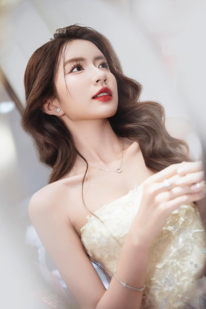 Dù là diễn viên tay ngang, Ngọc Huyền nhanh chóng nổi lên sau 1 vai diễn.