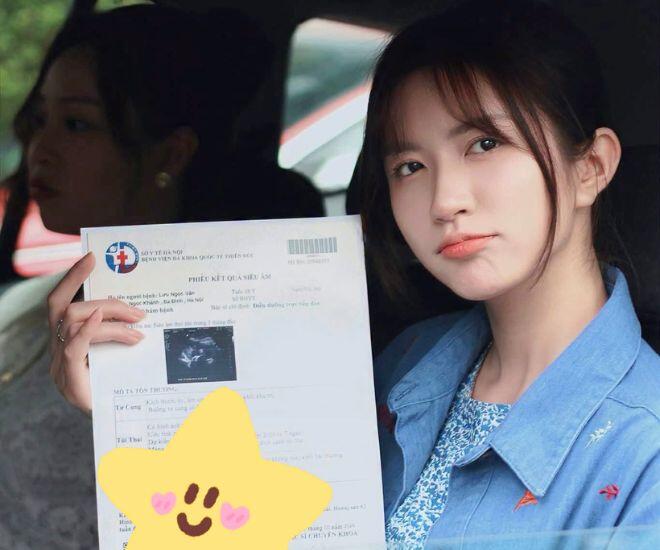 Ngọc Huyền khoe giấy khám bầu.