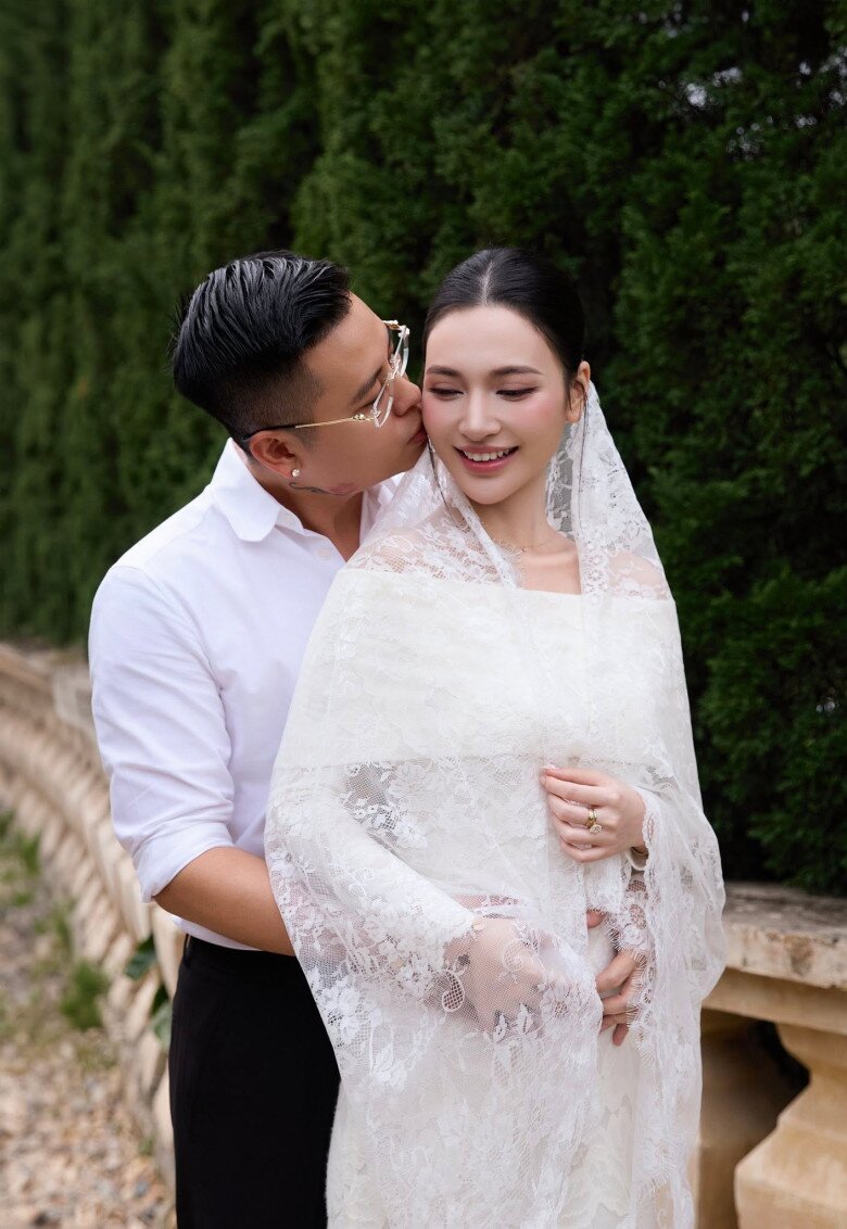 Cặp đôi chính thức thông báo tin mang bầu vào tháng 2/2026.