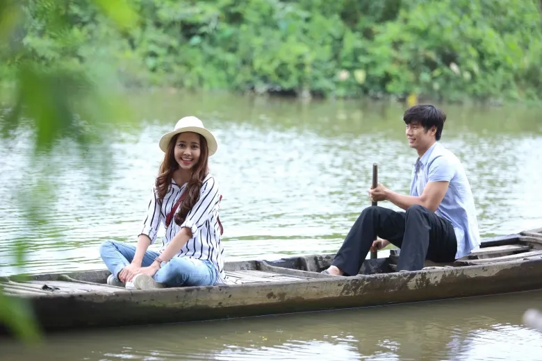 Cặp đôi Cần - Thắm lại mang đến cảm giác mộc mạc, hài hước và ngọt ngào.